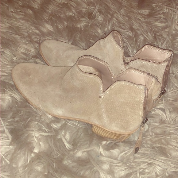 Beautiful Dolce Vita booties! - Picture 1 of 4